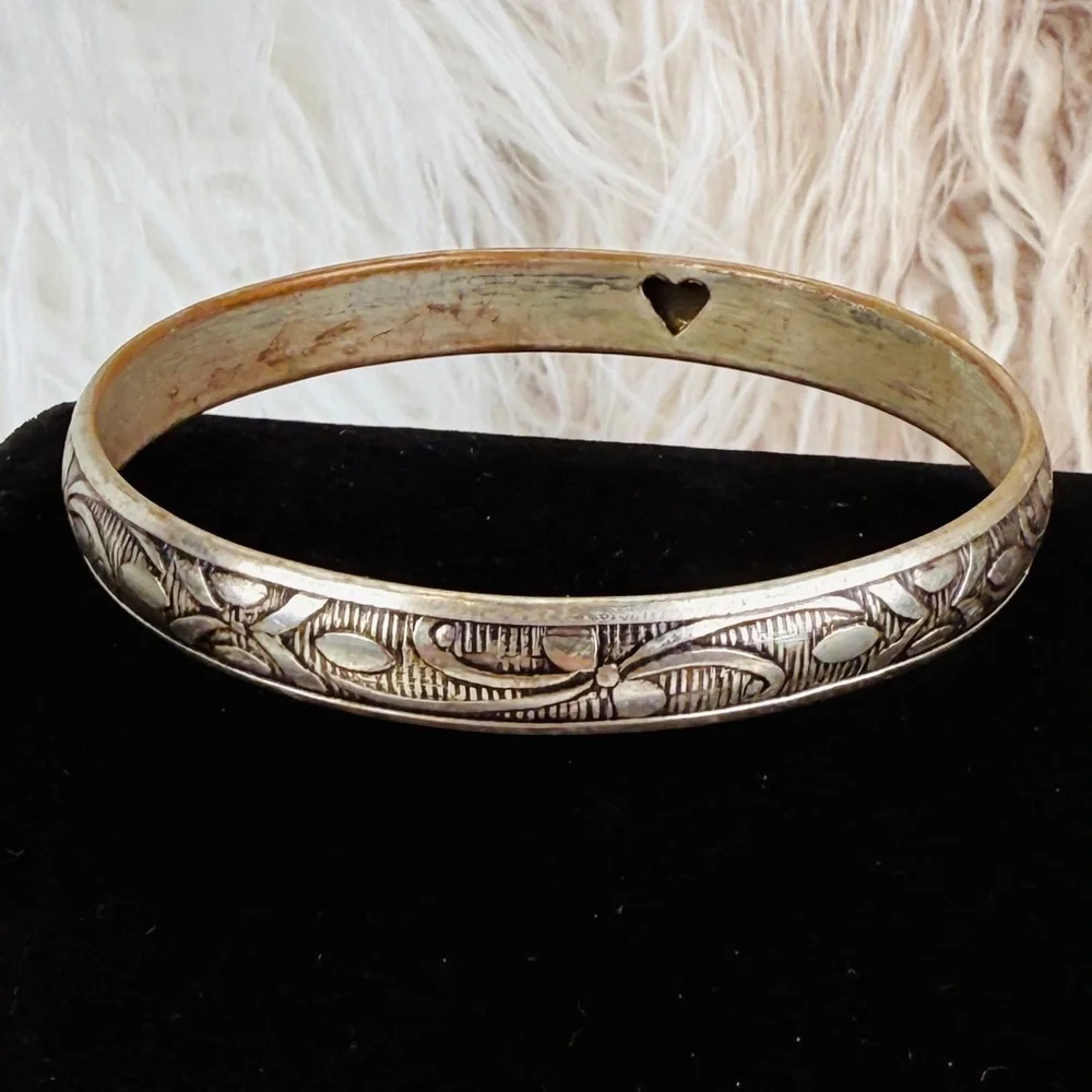 Super lightweight, aged Silvertone etched bangle costume bracelet